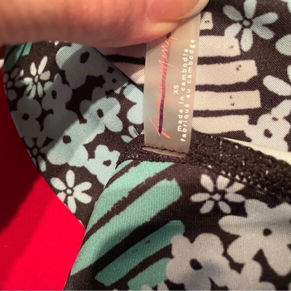 New People Movement Under Control leggings size XS
NWOT - Picture 4 of 4